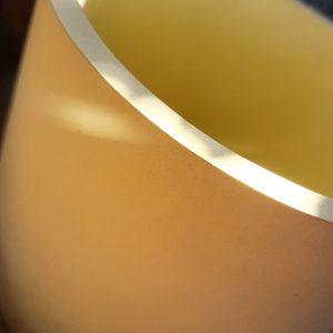 Vaso redondo de concreto amarelo